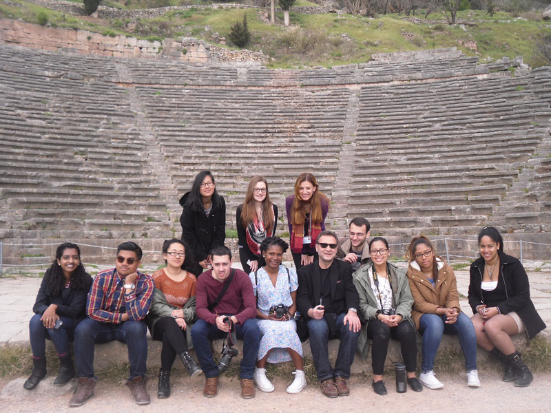En el teatro de Epidauro, con estudiantes de CUNY (EEUU)